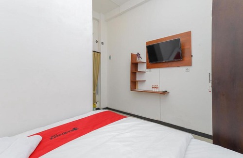 Jember Hotel | RedDoorz Syariah Papian near Universitas Jember
