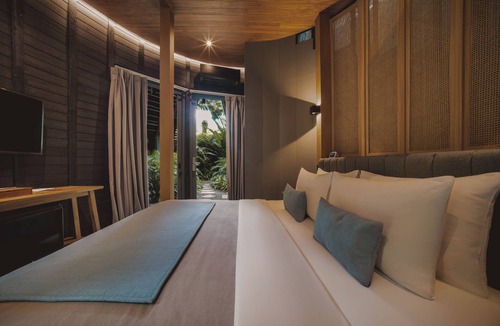 Batu Bolong Resort | Romantic 1BR Villa with Rooftop Sea Views