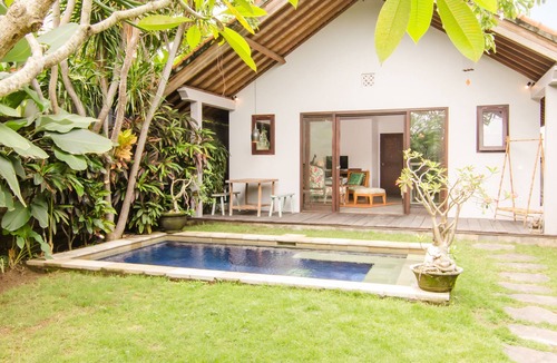 Kerobokan Villa | Romantic Dream Villa Walk to Petitenget, Seminyak