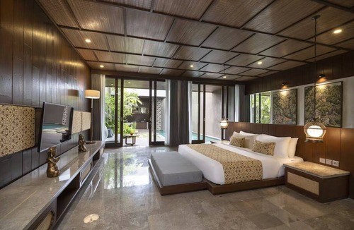 Melayang Hotel | Romantic Private Pool Villa Near Monkey Forest with Spa & Breakfast
