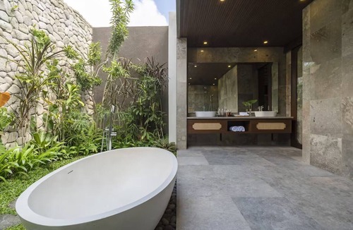 Melayang Hotel | Romantic Private Pool Villa Near Monkey Forest with Spa & Breakfast