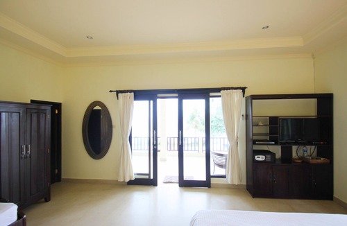 Bondalem Bed & Breakfast | Seafront Double Room in Bondalem Beach Club