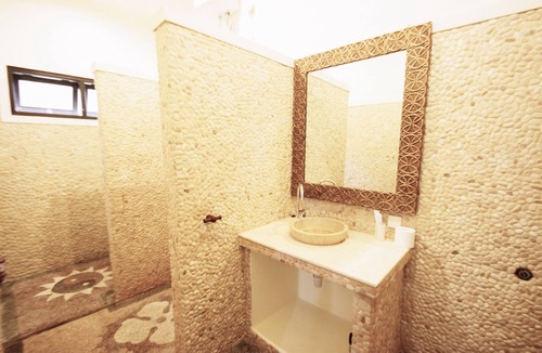 Bondalem Bed & Breakfast | Seafront Double Room in Bondalem Beach Club