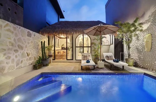 Dyanapura House | Seminyak Beach Bungalow dua with Private Pool