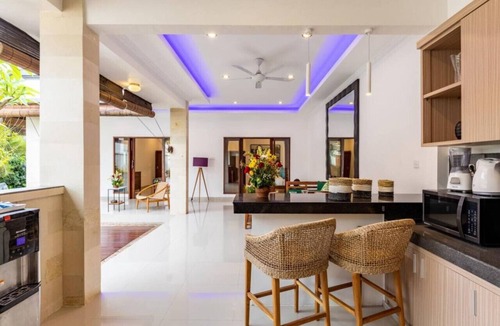 Seminyak Villa | Seminyak lush tropical paradise close to Eatstreet