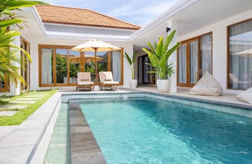 Cemagi Villa | Seseh Beach-Twin Villa Celestine Suite with Bathtub, in Shared Villa With Pool - 650m to Beach