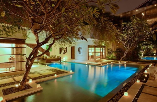 Laksmana Villa | Spacious 10BR Luxury Villa Located In Eat St, Seminyak! 7Min Walk To The Beach!