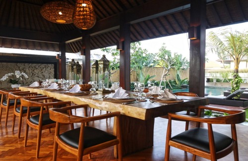 Berawa Villa | Spacious 7BR Villa W/DJ Room & Bar, Canggu! 9Min Drive To Batu Bolong Beach!