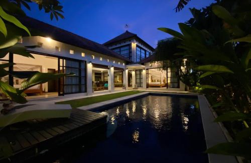 Petitenget Villa | Spacious Villa in Petitenget Top Location
