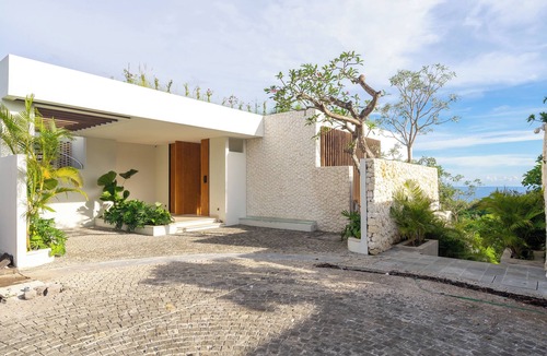 Pecatu Villa | SPF100 Sun Paradise Found Cliff Villa with Ocean Views, Infinity Pool & Cinema