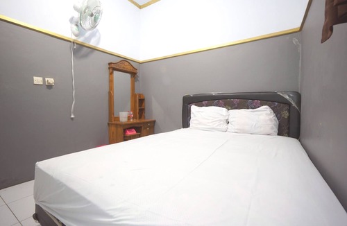 Tulungagung Hotel | SPOT ON 93620 Anisa Homestay Syariah Near Pantai Gemah Tulungaggung