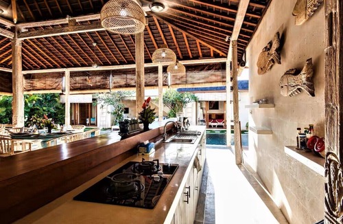 Padonan Villa | Stylish 4BR Canggu Villa Private Pool & Sundeck 8 Min to Beach