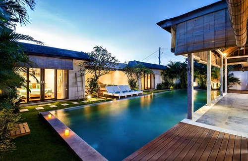 Padonan Villa | Stylish 4BR Canggu Villa Private Pool & Sundeck 8 Min to Beach