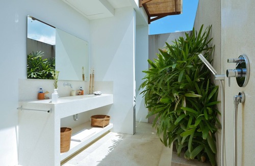 Laksmana Villa | Stylish & Elegant 2BR Luxury Villa, Seminyak - Private Bar & Kitchen!