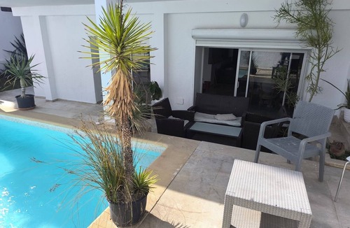 Cite Erriadh Villa | Stylish villa avec parking et piscine
