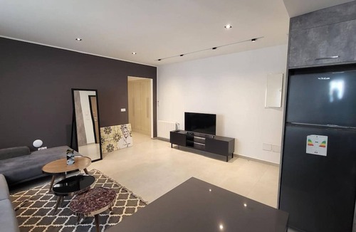 Les Berges du Lac Apartment | Sunset 303: brand new apt with gym in Lac 1