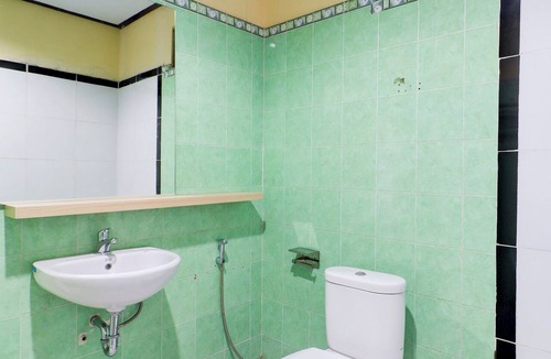 Downtown Kuta Hotel | Townhouse Oak Legian Near Legian Beach Formerly Sayang Maha Merta