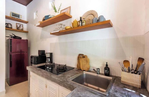 Sunset Road Villa | Twist and Shout Private Villa! Breakfast included!