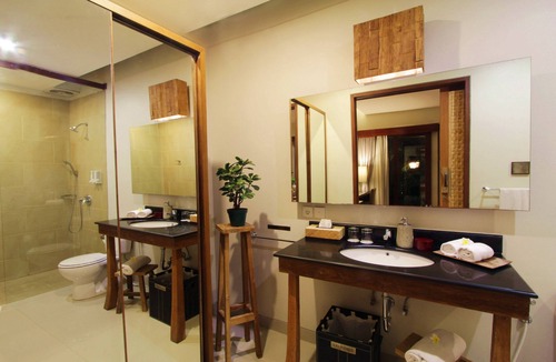 Sunset Road Hotel | Uma Karan