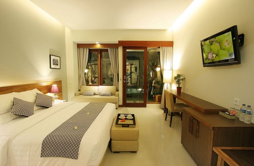 Sunset Road Hotel | Uma Karan