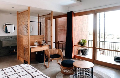 Batu Bolong Hotel | Urban Suite room 2 minutes walk to Pererenan beach