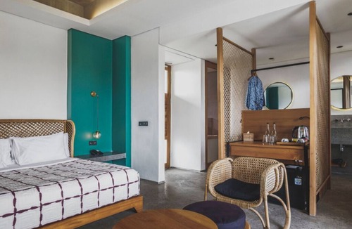 Batu Bolong Hotel | Urban Suite room 2 minutes walk to Pererenan beach