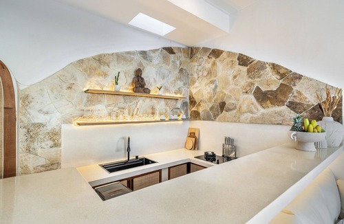 Batu Bolong Villa | Villa AMARÉ New Stylish 3BR Canggu Large Pool, Cinema & BBQ