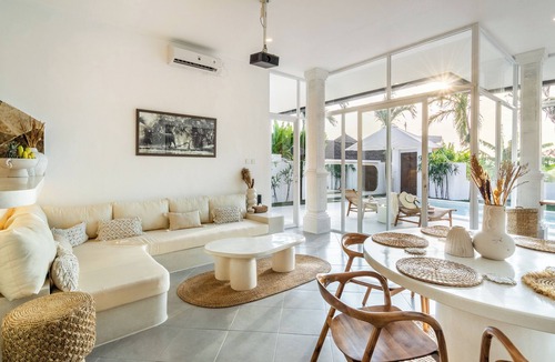 Batu Bolong Villa | Villa AMARÉ New Stylish 3BR Canggu Large Pool, Cinema & BBQ