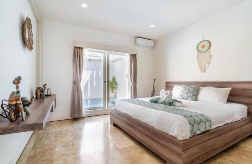 Seminyak House | Villa Azure 2 - Master Suite in shared Pool Villa
