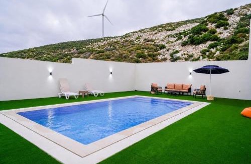 Aousja House | Villa Azure - Spacious Home In Metline
