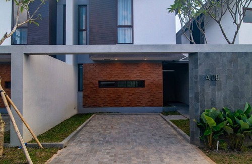 Kediri House | Villa Bintang Bahagia · Stroll to the Surf: Modern 2BR Villa in Tabanan