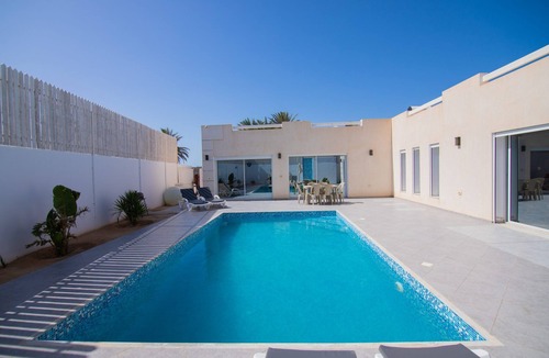 Taguermess House | Villa céleste à Djerba - Private swimming pool 2' from the sea
