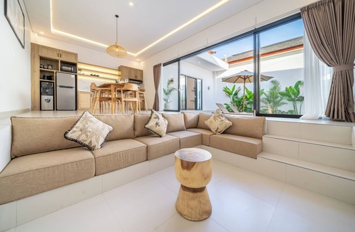Tibubeneng Villa | Villa Castillo Modern 2 BR Villa in Canggu w/Aircon Living