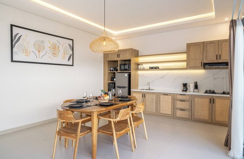 Tibubeneng Villa | Villa Castillo Modern 2 BR Villa in Canggu w/Aircon Living