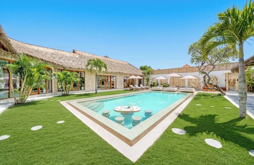 Laksmana Villa | Villa El Gaucho 9BR Sauna & Jacuzzi Prime Location