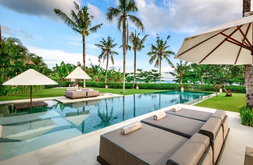 Munggu Villa | Villa Kalima - 6 bedroom beachfront villa in Seseh Beach