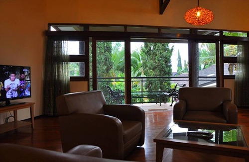 Oro Oro Ombo Villa | Villa Klub Bunga Resort 4 kamar By The Batu
