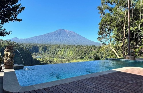 Menanga Villa | Villa lereng agung