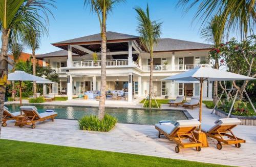 Batu Bolong Villa | Villa Royal Canggu Secluded 6BR Luxury Walking Distance to Echo Beach