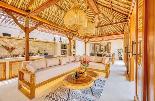 Laksmana Villa | Villa Tango - New Luxurious 7BDR, Prime Location