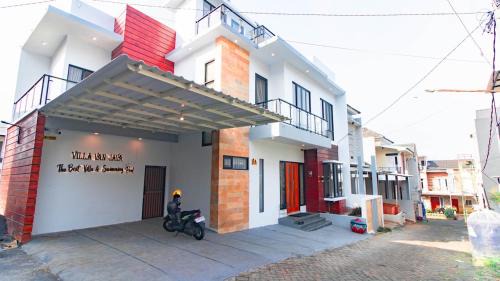Oro Oro Ombo Villa | Villa Van Java with Private Pool and Karaoke Room