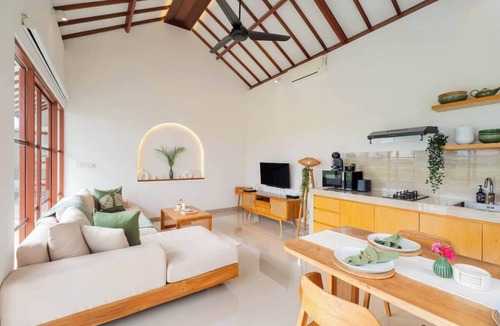 Munggu House | Villa w/Pool, Rice Field & Mountain Views