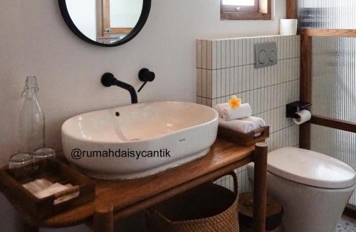 Nyambu Bed & Breakfast | Villa Yellow