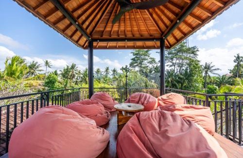 Singakerta Villa | Vista Villa - Rice Field Stay with Pool & Rooftop Lounge