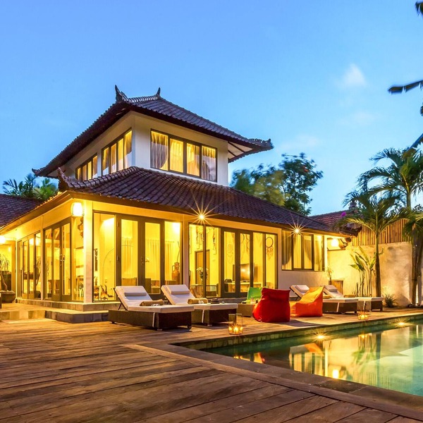 LUXURY Villa 3BR Kudeta BEACH, 400m to the Beach, SEMINYAK CENTER,300 meter