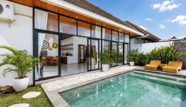 3BR Modern Luxury Villa | Walk to Beach and Cafés