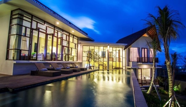4 BR Villa with Jimbaran Bay View, Near GWK. FREE airport pick up