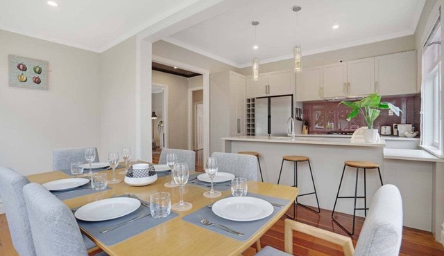 4 Carpark 50 metre walk to Eden Park 3BR 2BA in Mount Eden