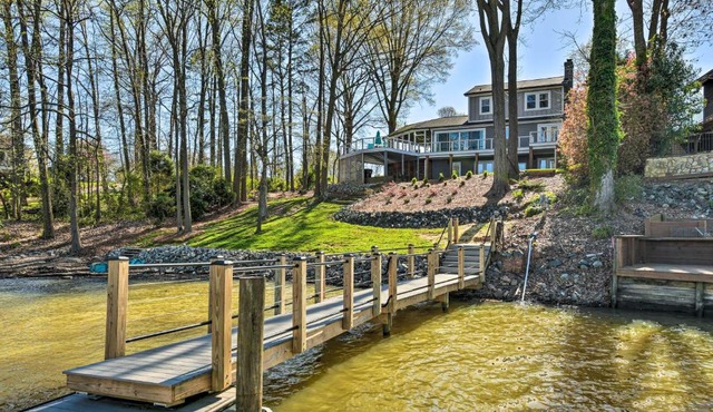 4BR Riviera Paradise with Private Dock! in Mooresville