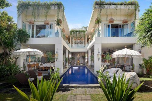 5 min walk to Seminyak Beach - Architect Designed Luxury Villa - Private Butler & Breakfast